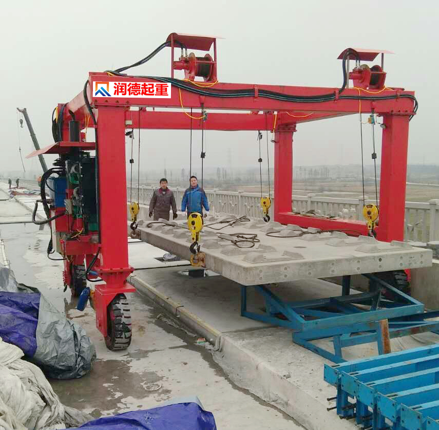 無軌萬向龍門吊 小型電動(dòng)龍門架 輪胎液壓升降起重機(jī)04.jpg