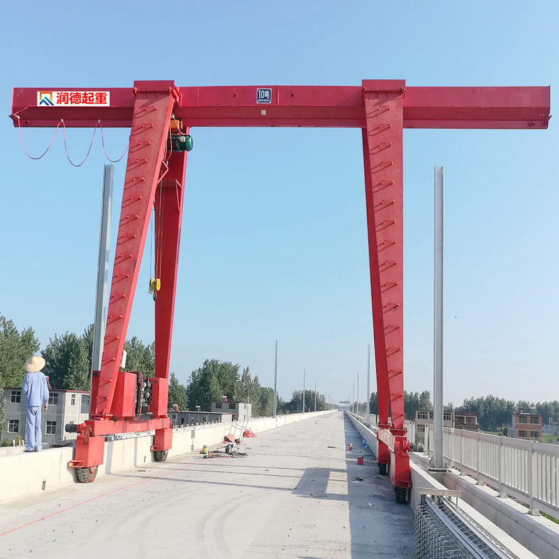 無軌萬向龍門吊 小型電動(dòng)龍門架 輪胎液壓升降起重機(jī)20.jpg